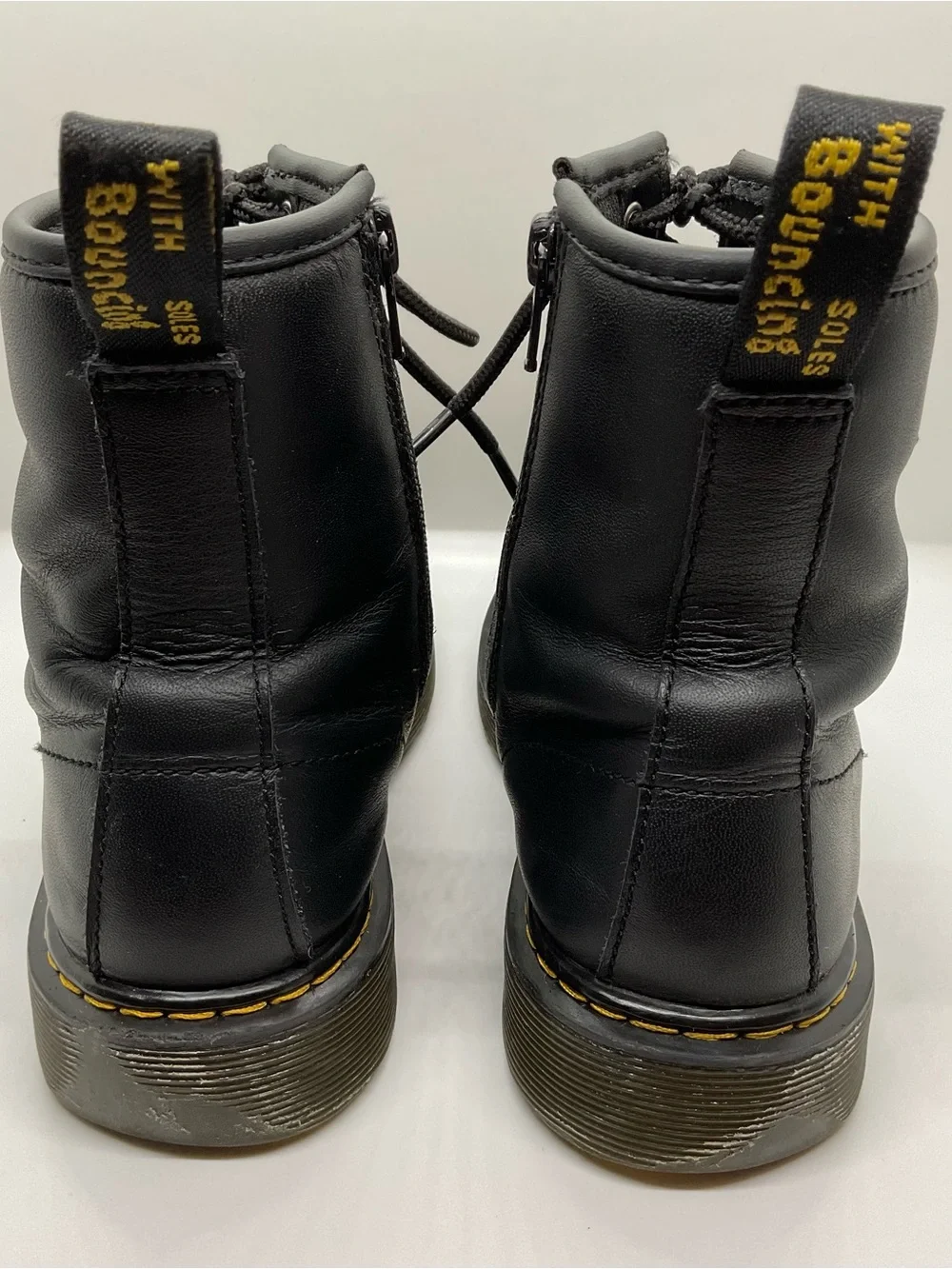 DR. MARTENS YOUTH 1460 SOFTY T LEATHER LACE UP BOOTS (8-hole) size 6